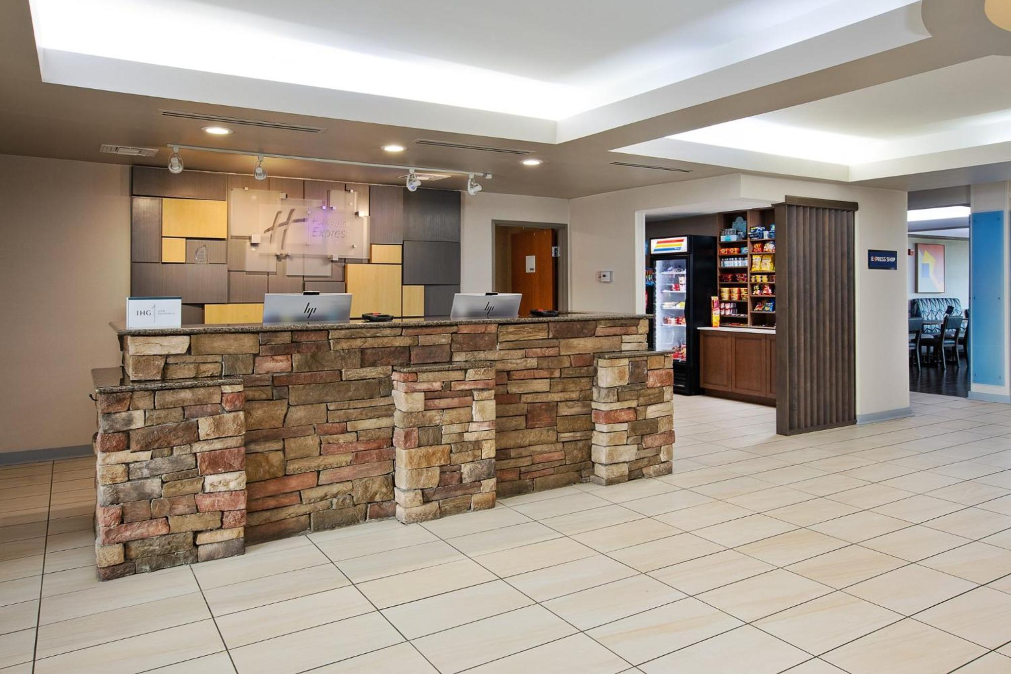 Holiday Inn Express Hotel & Suites Auburn Hills By Ihg Exterior foto