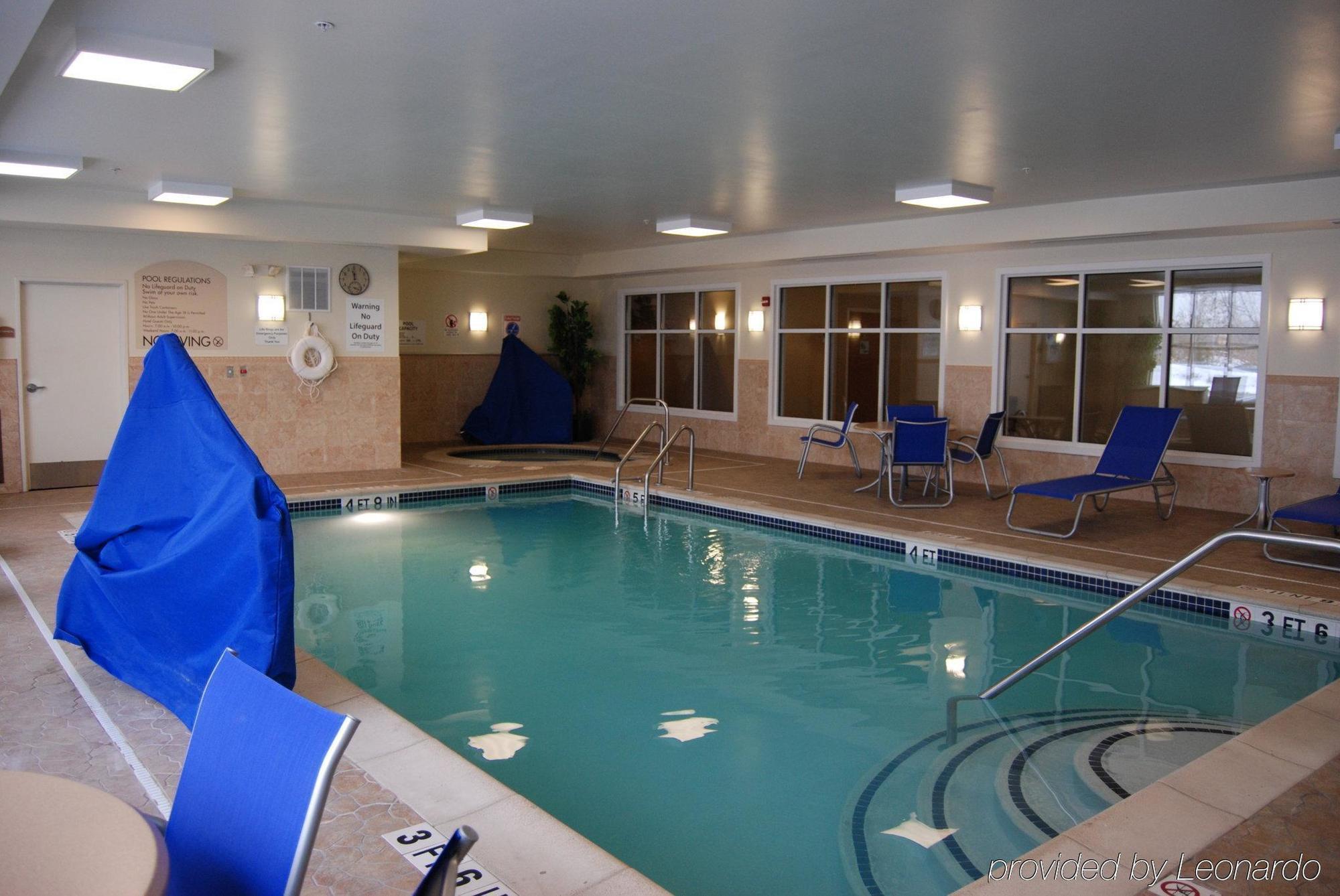 Holiday Inn Express Hotel & Suites Auburn Hills By Ihg Exterior foto